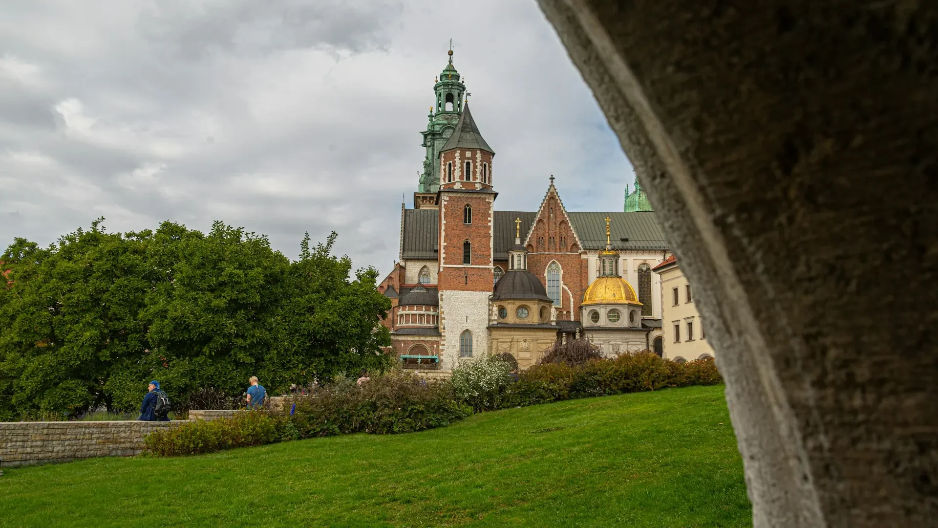 Wynajem mieszkania w Wieliczce 2026: ceny, rejony, kaucja