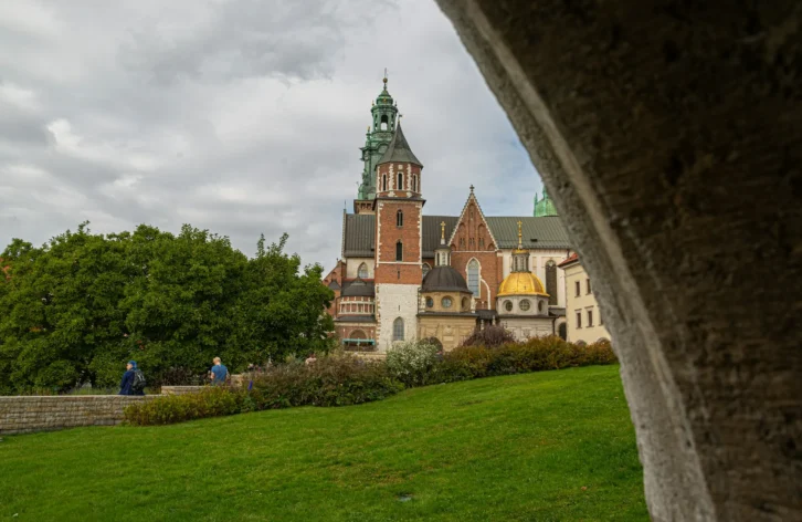 Wynajem mieszkania w Wieliczce 2026: ceny, rejony, kaucja
